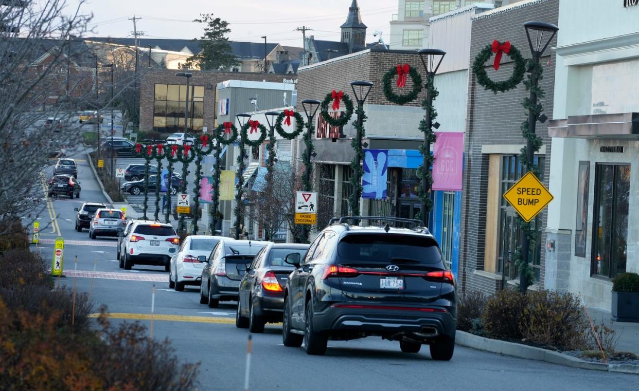 Holiday shoppers drive through Garden City Center in December 2022.