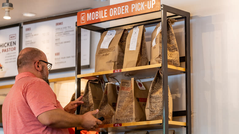 chipotle mobile order pickup 