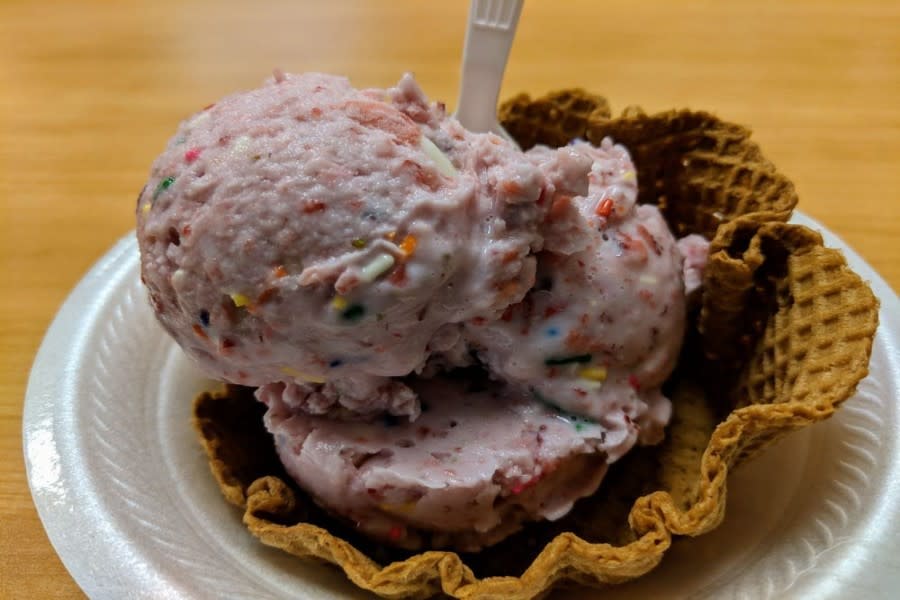 <b>Photo: Carlos C./<a href="https://www.yelp.com/biz_photos/five-fx-ice-cream-and-waffles-jacksonville?utm_campaign=769afa81-5ca2-43c4-90d3-3b684698c0bd%2Cd2334b84-7d2e-4abb-84f0-7f0e2b79e33f&utm_medium=81024472-a80c-4266-a0e5-a3bf8775daa7" rel="nofollow noopener" target="_blank" data-ylk="slk:Yelp;elm:context_link;itc:0;sec:content-canvas" class="link ">Yelp</a></b>