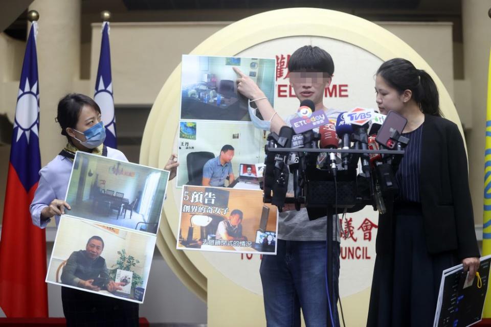 李男（中）四日在無黨籍台北市議員林亮君（右）等陪同下指控王丹曾在美國某家飯店對他強吻、性騷，希望王丹六日前在網路上為過往不當行為道歉。(中央社)