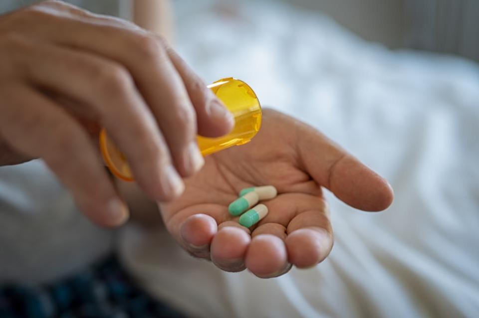 Lancashire Telegraph: The NHS has advised whether you can take painkillers with antibiotics. ( Getty Images)