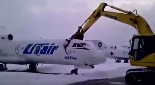 The digger's claws slice through the plane's body like a can opener. Picture: Liveleak/Analisator