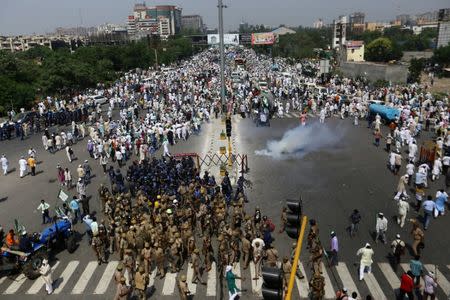 FILE PHOTO: Police try to stop farmers during a protest demanding better price for their produce on the outskirts of New Delhi, India, October 2, 2018. REUTERS/Stringer/File photo