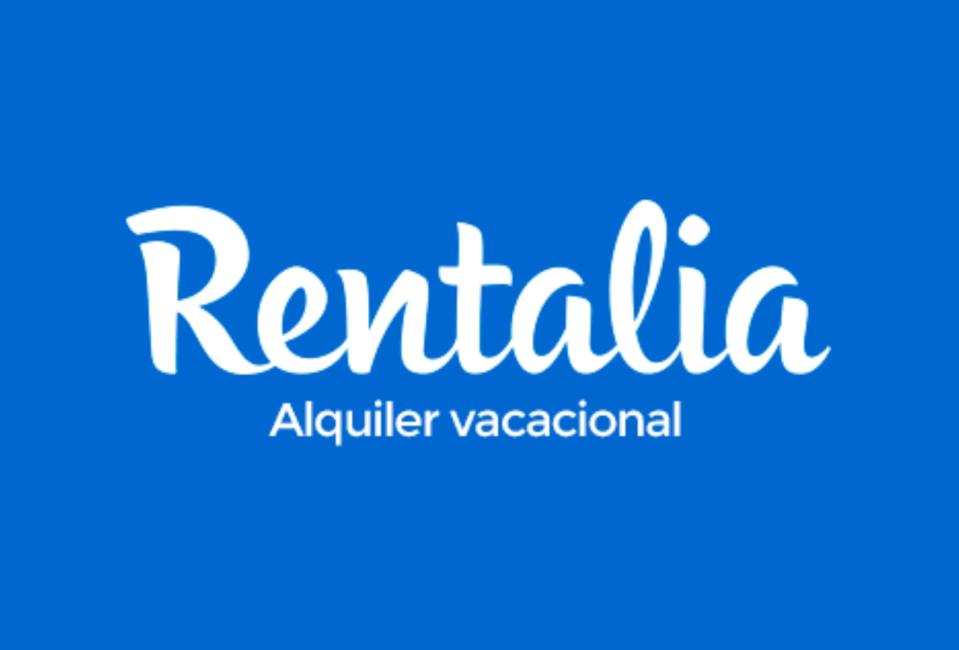 <a href="http://es.rentalia.com" rel="nofollow noopener" target="_blank" data-ylk="slk:Rentalia;elm:context_link;itc:0;sec:content-canvas" class="link ">Rentalia</a>, perteneciente al grupo inmobiliario Idealista, ofrece más de 40.000 casas rurales y apartamentos en España, Italia, Portugal, Croacia, Francia, Eslovenia y Andorra. Además, si no tienes claro tu destino, te ofrece recomendaciones en función del tipo de alquiler que buscas. (Foto: Rentalia).