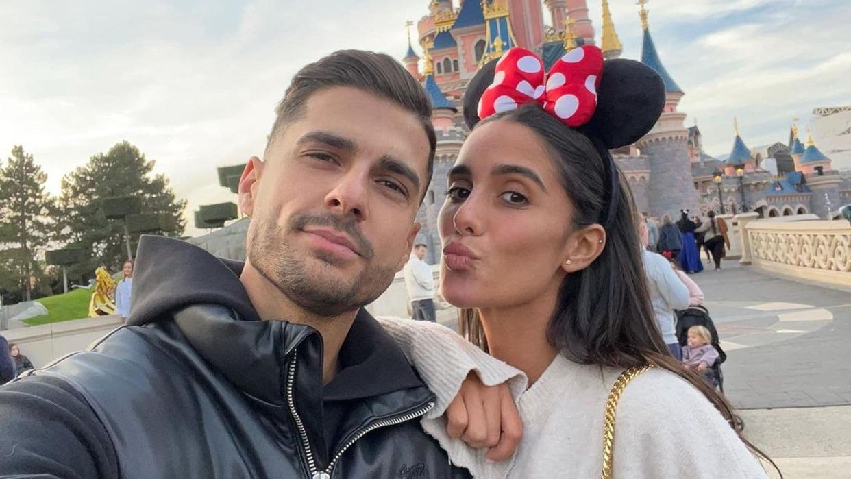 Mario González y Claudia Martínez en Disneyland París