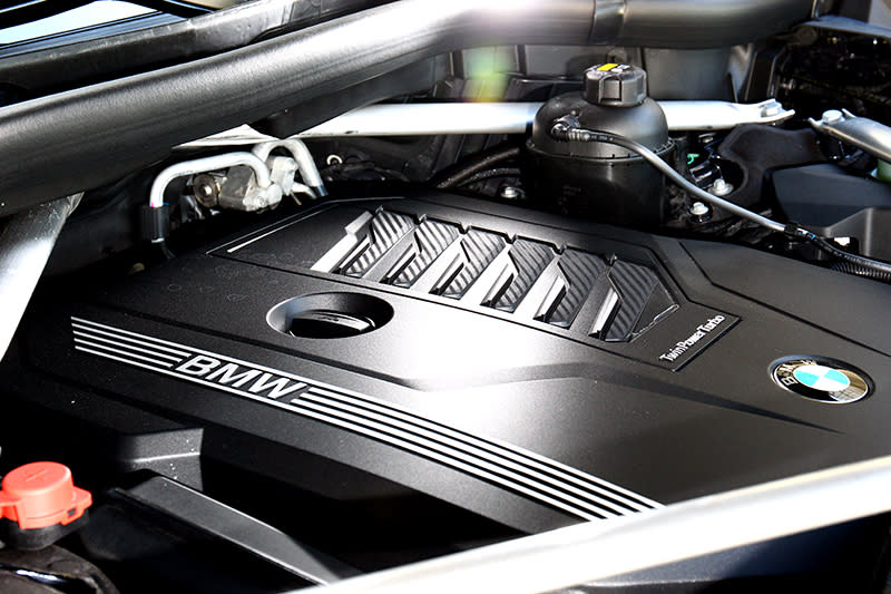 3.0升直六渦輪引擎能提供340hp/45.9kgm動力輸出。
