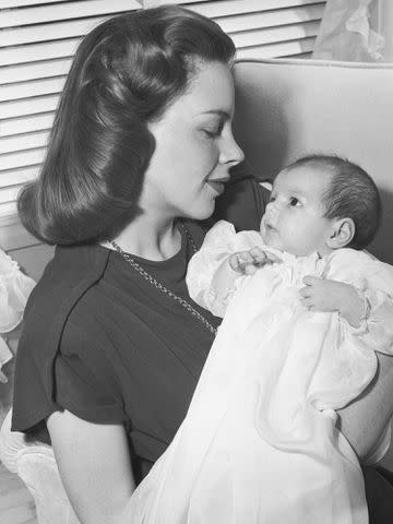 <p>Bettmann</p> Judy Garland and Liza Minnelli