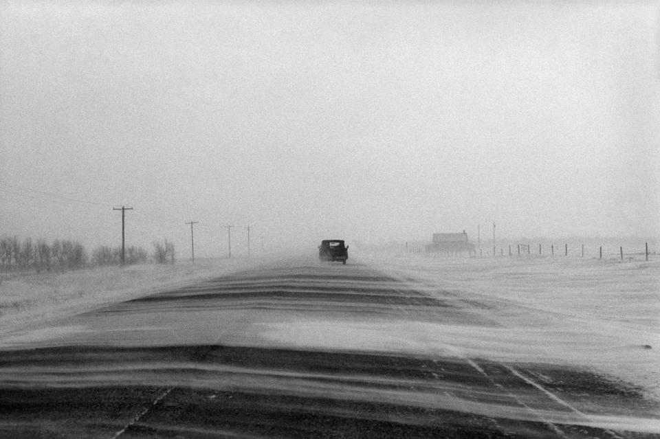 <p>Storm at dusk, Gann Valley, S.D., 1985. (© Eugene Richards) </p>
