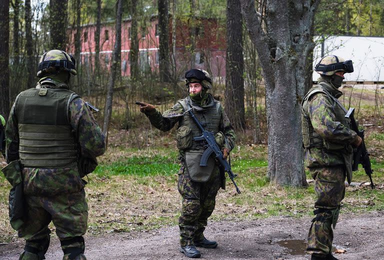 Finlandia; Helsinki,; entrenamiento militar, MUNDO