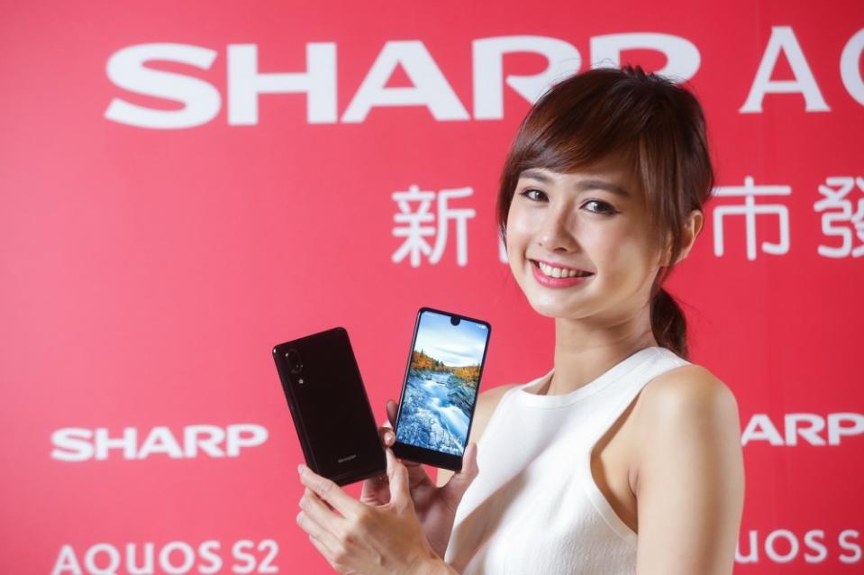 無框好手感！SHARP AQUOS S2給你全螢幕視野