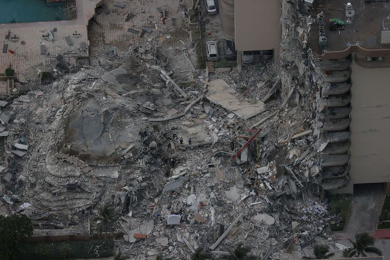 En fotos: impactantes imágenes del edificio que se derrumbó en Miami