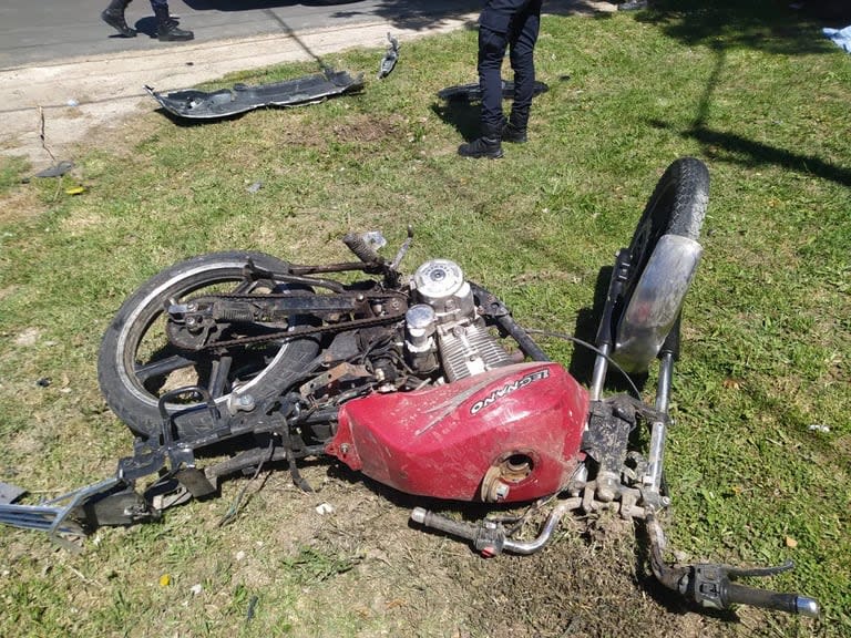 La moto en la que iba la víctima.