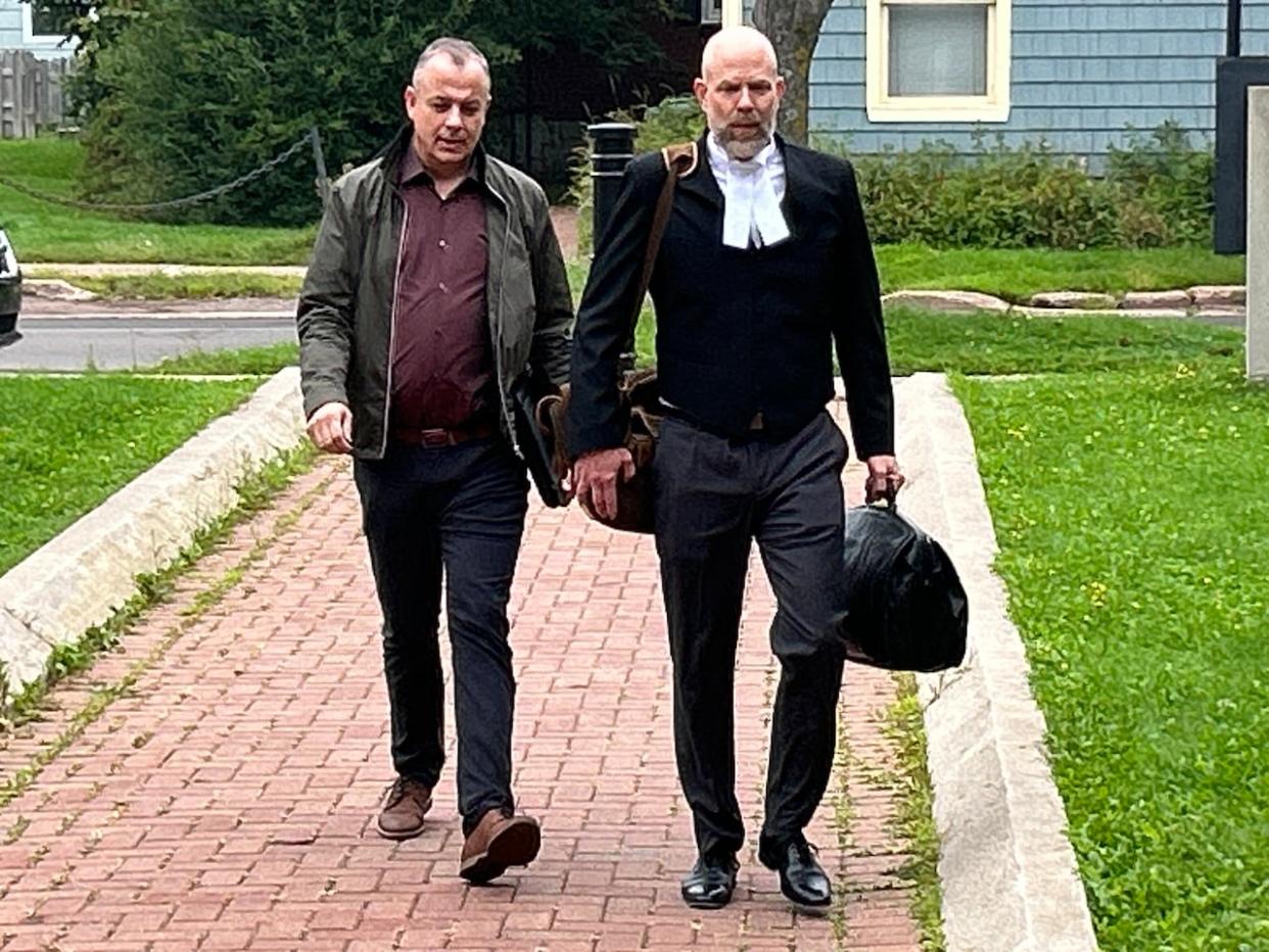 Jan Vanderzwaag arrives at Supreme Court in Charlottetown on Tuesday with his lawyer, Brian Ross. (Laura Meader/CBC - image credit)