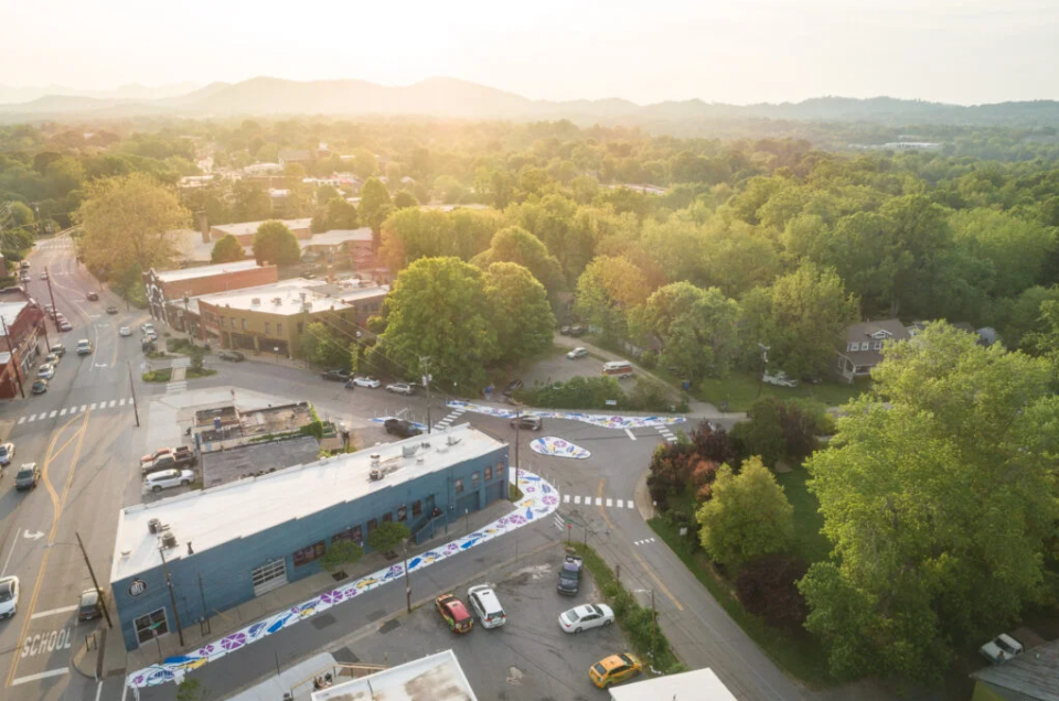 An image of the completed traffic circle and mural project at the Waynesville Avenue and Westwood Place intersection in May 2021.