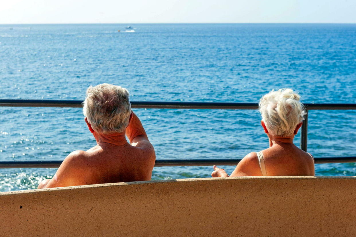 « Beaucoup de retraités refusent désormais de jouer les seules nounous, au bénéfice de leurs activités, de leur vie sociale et par extension de leur vie de couple », observe la thérapeute Catherine Demangeot.   - Credit:www.alamy.com / Alamy Stock Photo / Abaca