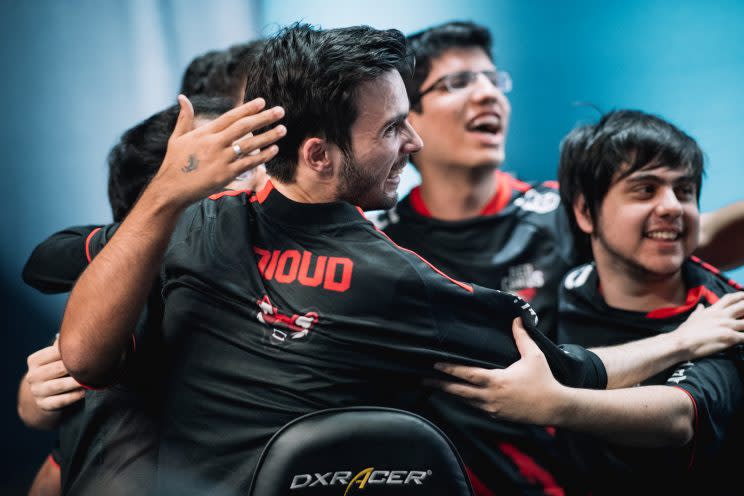Red Canids support Hugo “Dioud” Padioleau celebrates with his team (Riot Games Brazil/lolesportsbr)