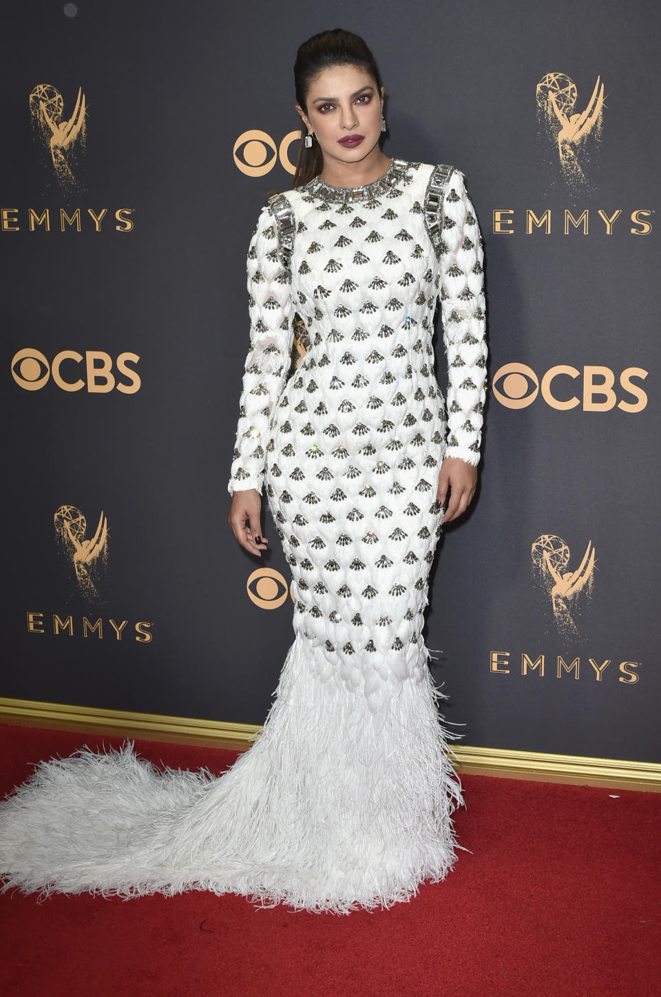 Priyanka Chopra in white embellished Balmain dress at the 2017 Emmy Awards.  (Image via Getty Images)