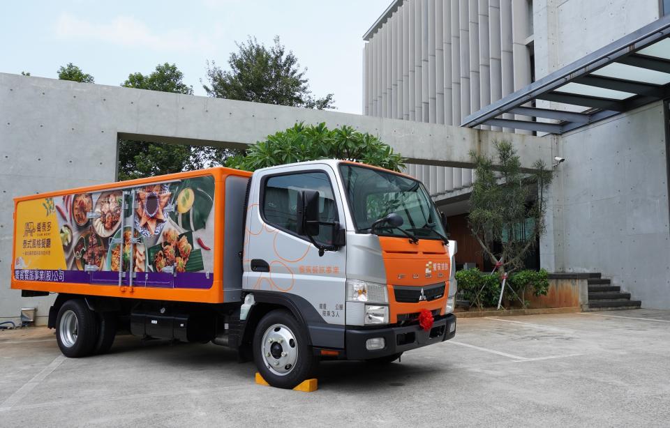 FUSO PRO 5 五噸車標配「整合式行車視野輔助系統」，內含七吋大螢幕及四鏡頭全車環繞攝影。