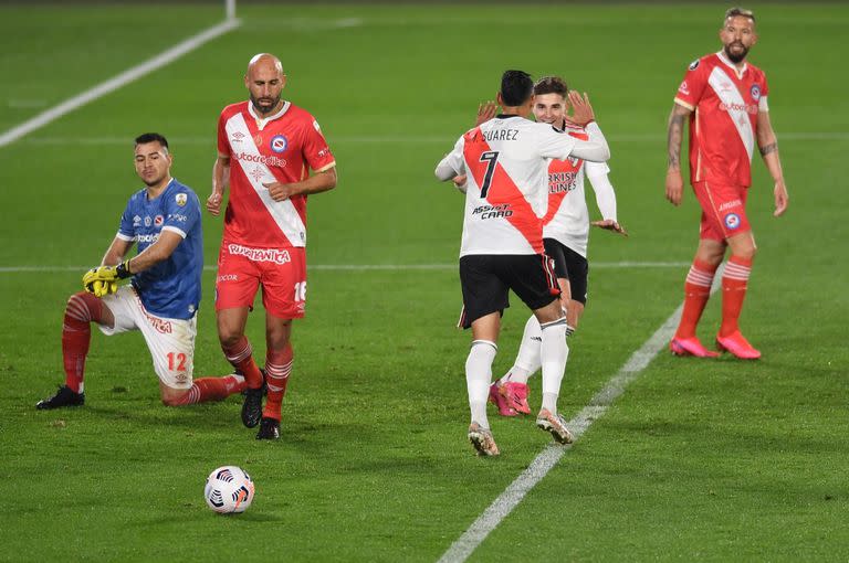 Momento de celebración para River, por el gol de Matías Suárez: 1-0 a Argentinos.