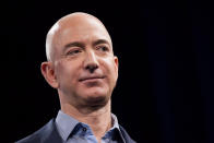 <p>Al primo posto tra i più ricchi al mondo c’è mister Amazon, Jeff Bezos, che ha un patrimonio stimato di 142 miliardi di dollari. (Credits – Getty Images) </p>