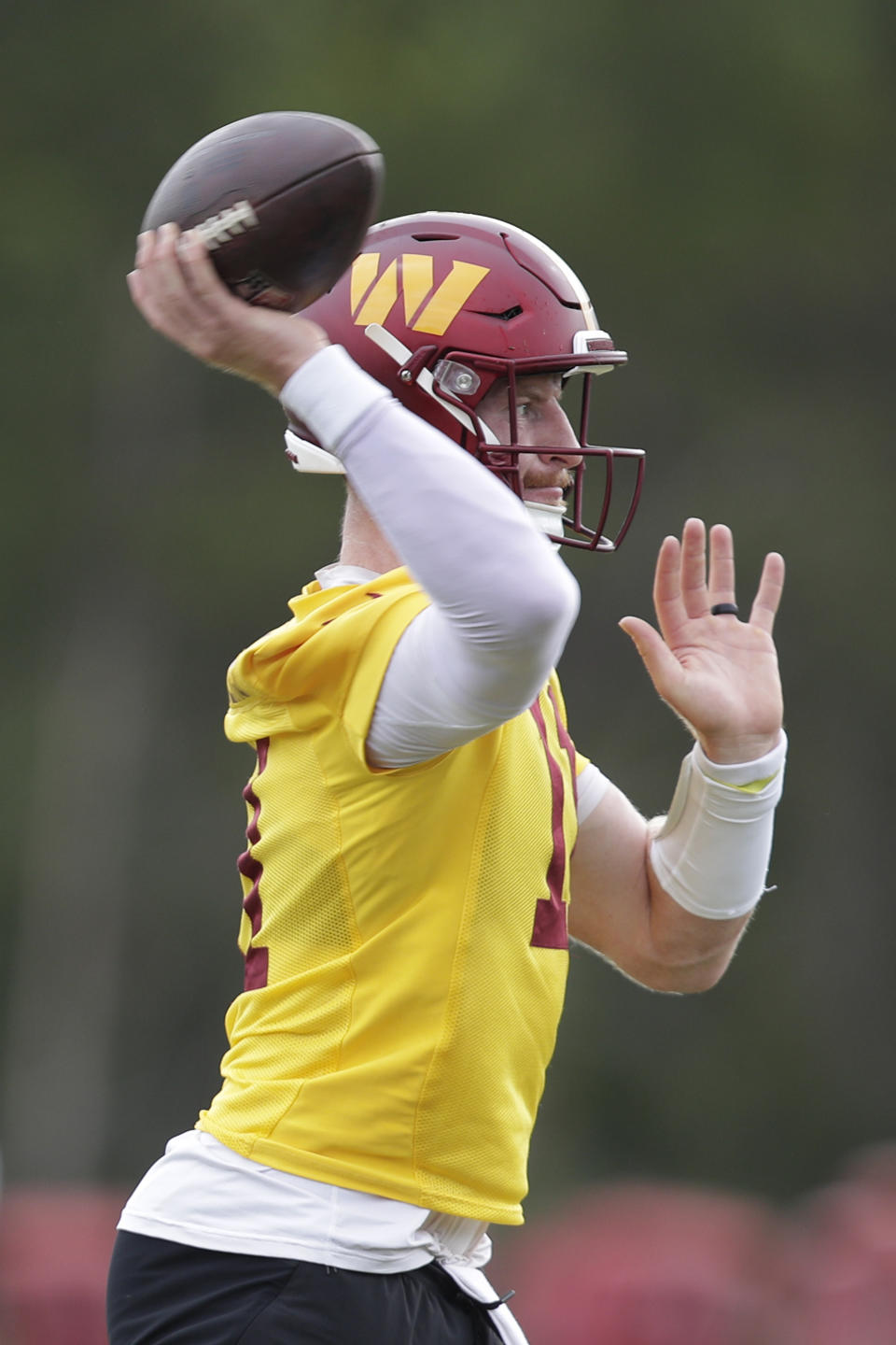 Washington Commanders quarterback Carson Wentz throws a pass during an NFL football practice at Inova Sports Performance Center in Ashburn, Va., Wednesday, Aug. 17, 2022. (AP Photo/Luis M. Alvarez)