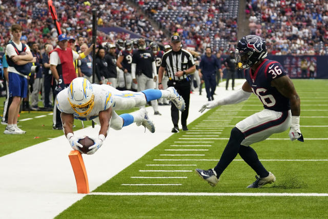 Texans' Davis Mills struggles in 34-24 loss to Chargers