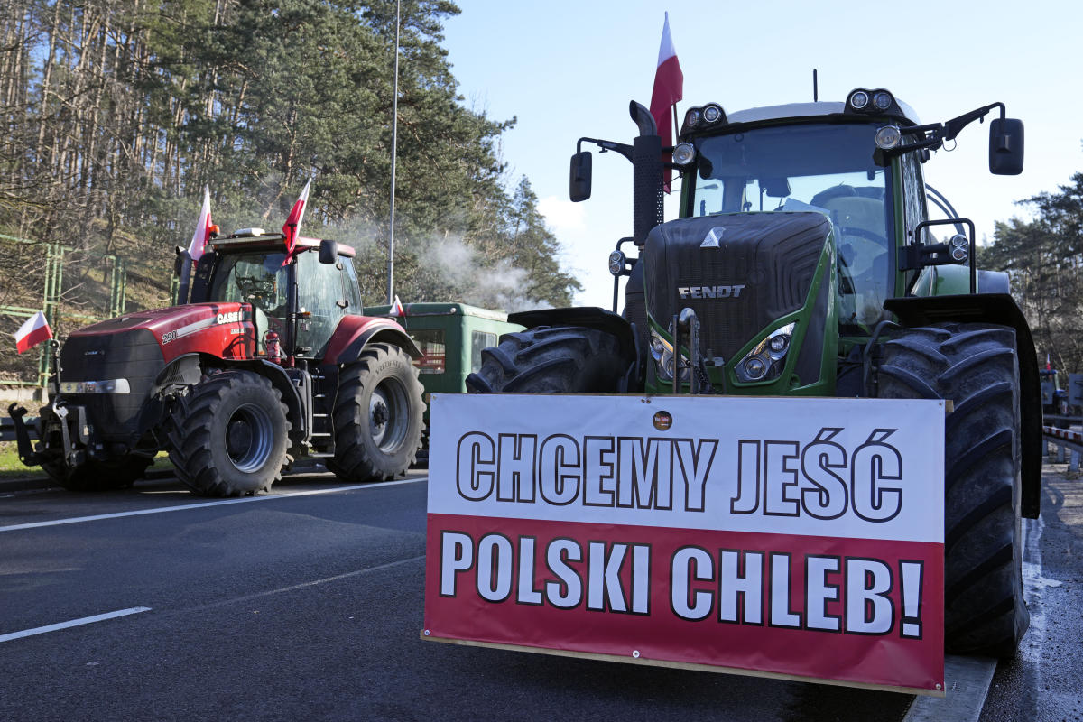 Podczas gdy na Ukrainie piętrzą się niesprzedane zboża i szaleje wojna, polski rolnik stoi przed niepewną przyszłością.