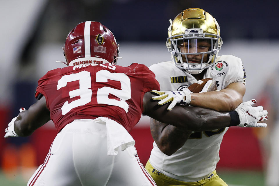 Alabama LB Dylan Moses hasn't quite returned to form after his ACL injury in 2019. (Photo by Tom Pennington/Getty Images)