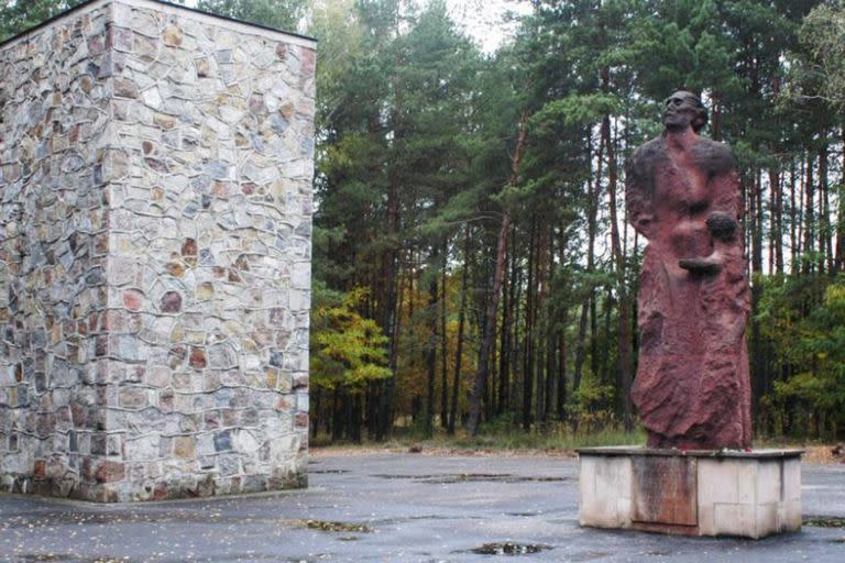 Monumento que conmemora a las víctimas del horror nazi en el lugar donde funcionó  el campo de concentración de Sobibor