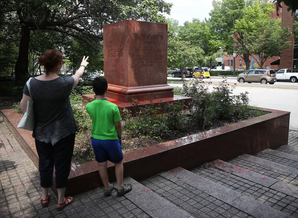 <p>People look at the empty pedestal where the Confederate Soldiers and Sailors Monument once stood before city workers removed the statue August 16, 2017 in Baltimore, Md. The City of Baltimore removed four statues celebrating Confederate figures from city parks overnight, following the weekend’s violence in Charlottesville, Va. (Photo: Mark Wilson/Getty Images) </p>