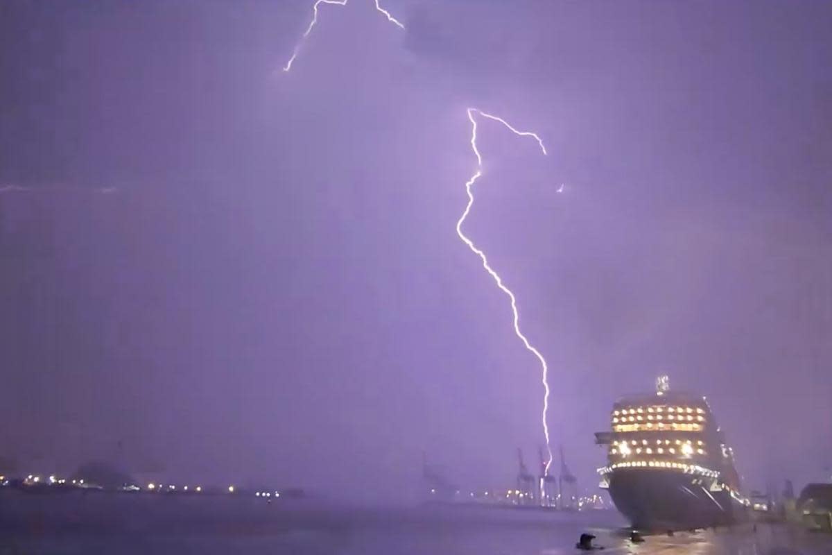 Video captures the moment lightning strikes above Queen Anne in Southampton <i>(Image: Ricky Wallis)</i>