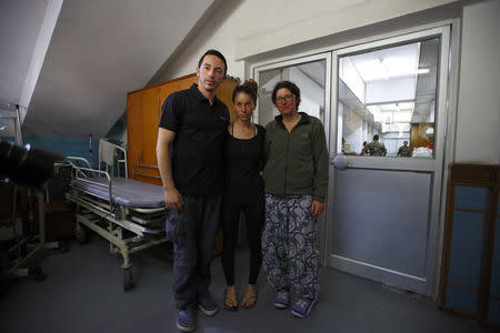 Israeli trekkers Yakov Megreli (L) along with Linor Kajan (C) and Maya Ora (R), who were rescued from an avalanche by the Nepalese army, pose for photographs at the Army Hospital where they are undergoing treatment in Kathmandu October 16, 2014. REUTERS/Navesh Chitrakar