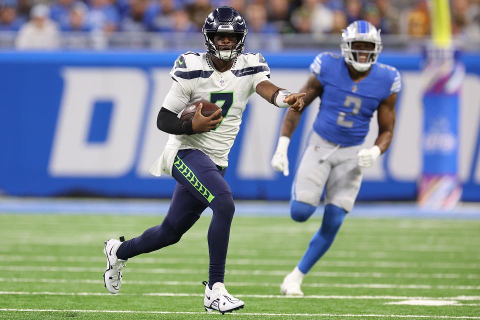 Seahawks quarterback Geno Smith runs with the ball against the Lions during the second quarter of the Lions' 48-45 loss on Sunday, Oct. 2, 2022, at Ford Field.