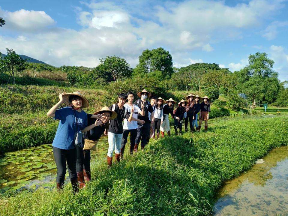 新北市農業局串聯北海岸及東北角特色，推動農業創生旅遊產業鏈。圖為貢寮區遇見雞母嶺體驗(疫情爆發前拍攝)。   圖：新北市農業局/提供