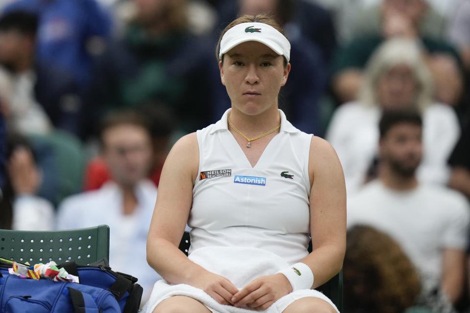 Lulu Sun of New Zealand rests between games during her quarterfinal match against Donna Vekic of Croatia at the Wimbledon tennis championships in London, Tuesday, July 9, 2024. (AP Photo/Mosa'ab Elshamy)