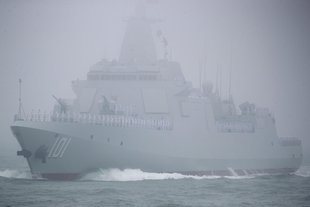 Un destroyer Type 055 (Photo by Mark Schiefelbein / POOL / AFP)