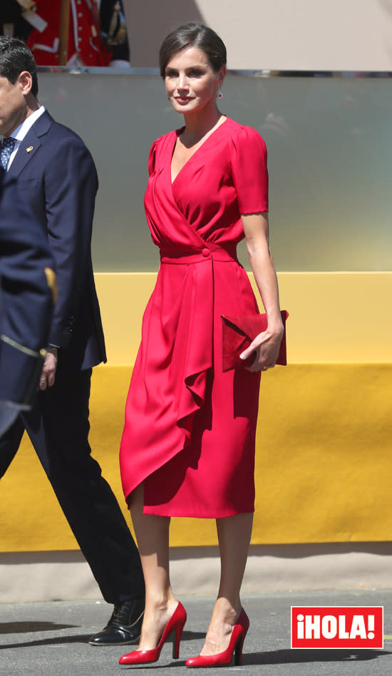 Doña Letizia y su nuevo vestido rojo, crónica de un éxito anunciado