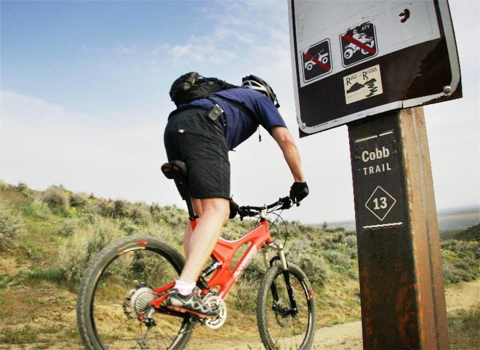 Ridge to Rivers has done an excellent job of placing trail signs in the Foothills, so you can figure out where you are and what modes of travel are allowed on each trail.