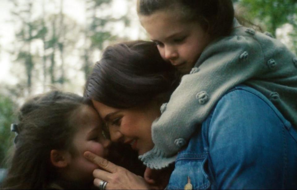 Hillary Scott with daughters