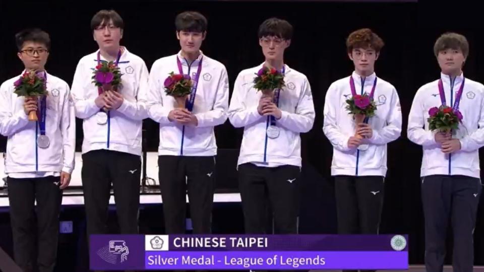 Chinese Taipei take the silver (from left: Hanabi, Karsa, FoFo, Doggo< Swordart) (Photo: Hangzhou Asian Games Committee)