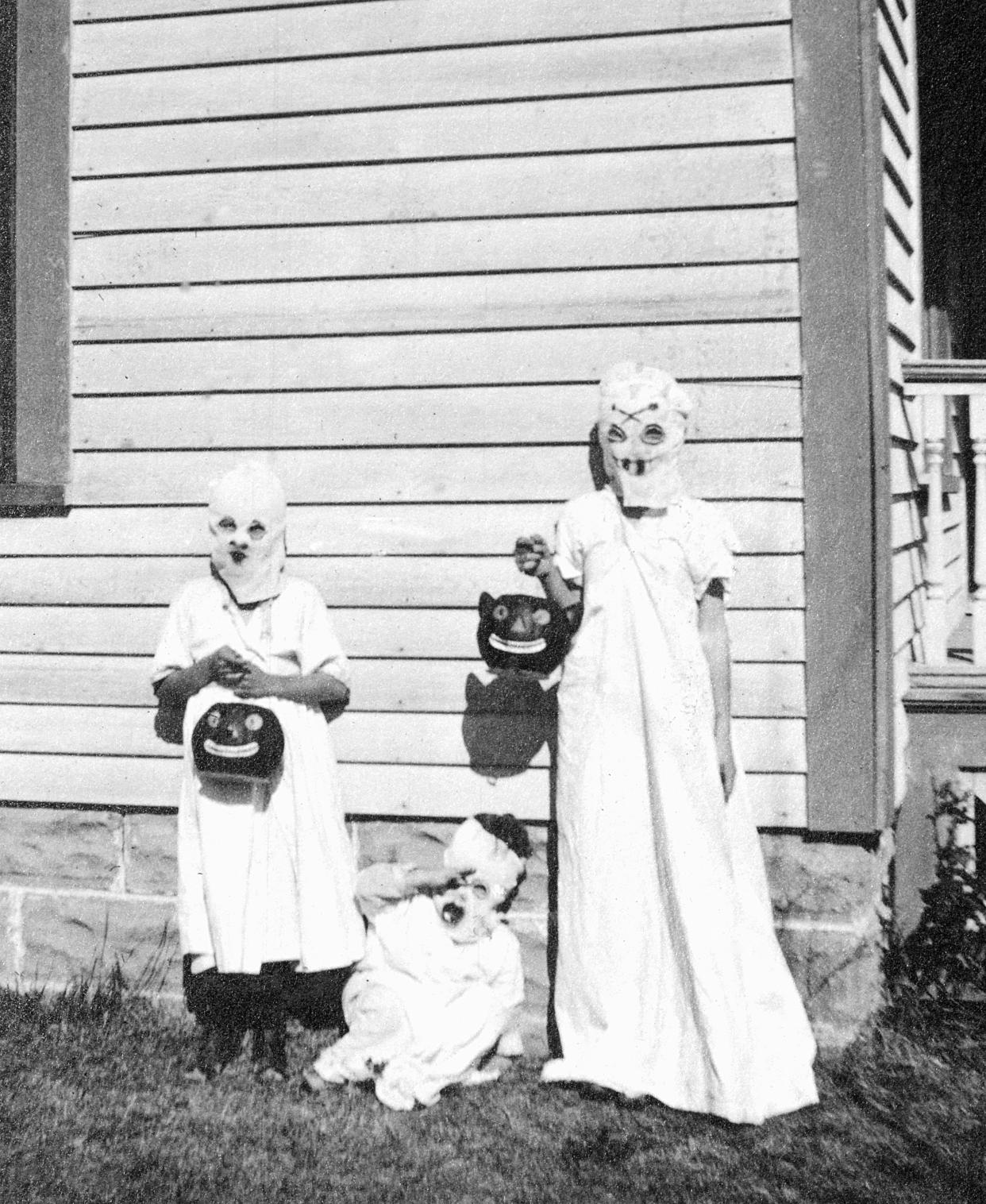 Taken around 1925, this photograph shows children wearing makeshift ghost costumes for Halloween. (Photo: Kirn Vintage Stock/Corbis via Getty Images)