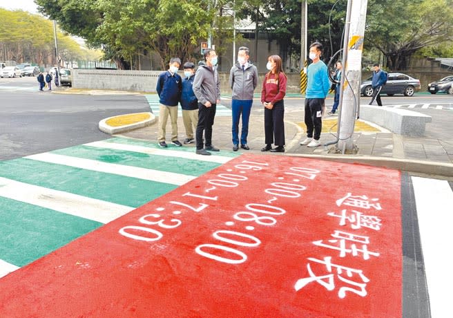 新竹市政府為讓新竹中學等學區學生有條安全的通學步道，特別打造安全步行的「通學巷」。（陳育賢攝）