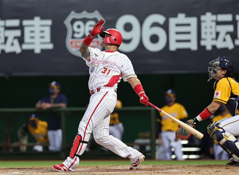 林智勝在天母球場擊出292轟。（圖／味全龍球團提供）