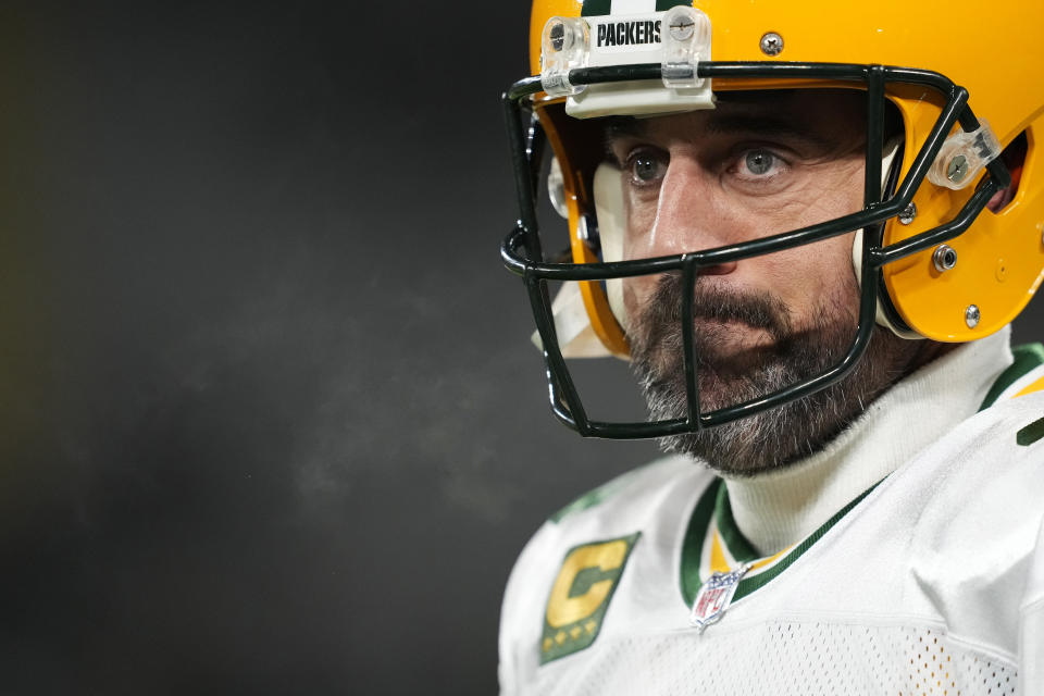 Green Bay Packers quarterback Aaron Rodgers won&#39;t have surgery on his broken thumb. (Photo by Patrick McDermott/Getty Images)