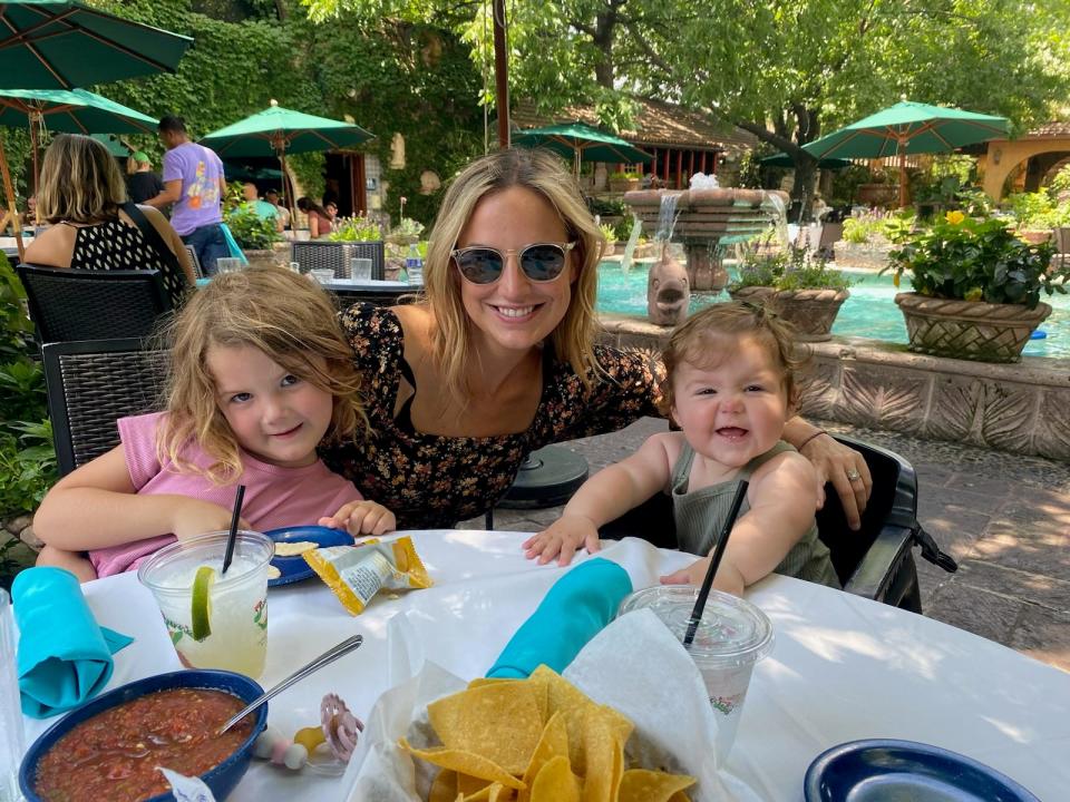 Clifford and her daughters at a resturant.