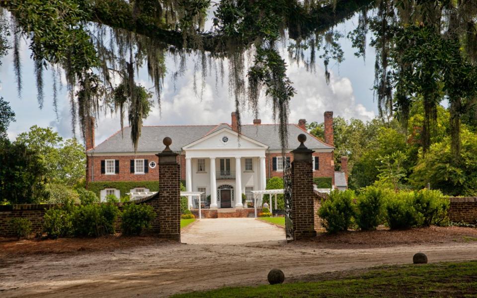 Boone Hall Plantation in Charleston, South Carolina, where actors Ryan Reynolds and Blake Lively married in 2012 - www.alamy.com