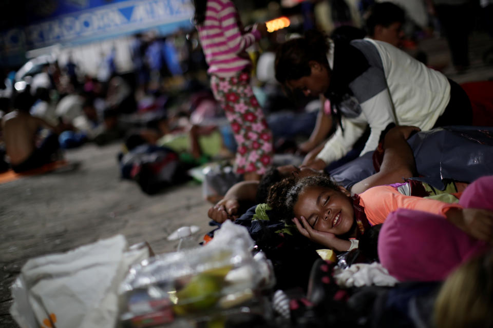 <p>Migrants, part of a caravan of thousands of migrants from Central America en route to the United States, rest along the sidewalks of Tapachula city center, Mexico, Oct. 21, 2018. (Photo: Ueslei Marcelino/Reuters) </p>