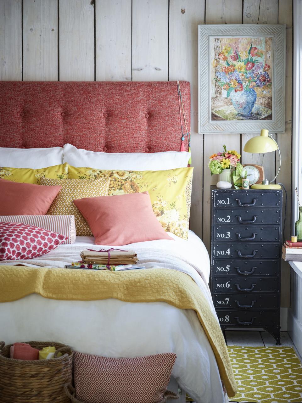 28. BE CREATIVE WITH BEDSIDE STORAGE