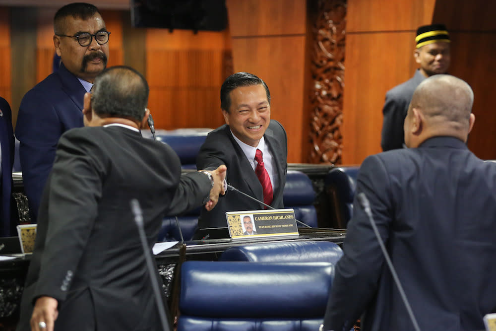 Tanjung Piai MP Datuk Seri Wee Jeck Seng is sworn in as a member of the Dewan Rakyat in Kuala Lumpur November 18, 2019. — Picture by Yusof Mat Isa