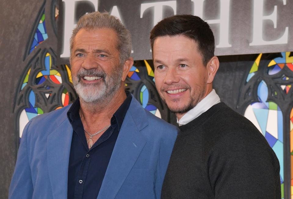 Mel Gibson next to Mark Wahlberg